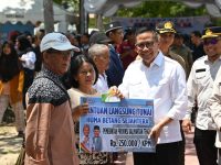 Pemprov Kalteng Salurkan Bantuan Pangan Presiden dan BLT KHBS untuk 3.397 Warga Sukamara