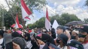 Aksi Damai di Depan Kantor Gubernur Kalteng, Relawan Dapur MBG Minta Payung Hukum hingga Kepastian Petunjuk Teknis Program