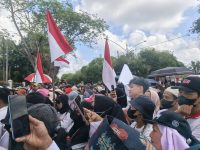 Aksi Damai di Depan Kantor Gubernur Kalteng, Relawan Dapur MBG Minta Payung Hukum hingga Kepastian Petunjuk Teknis Program